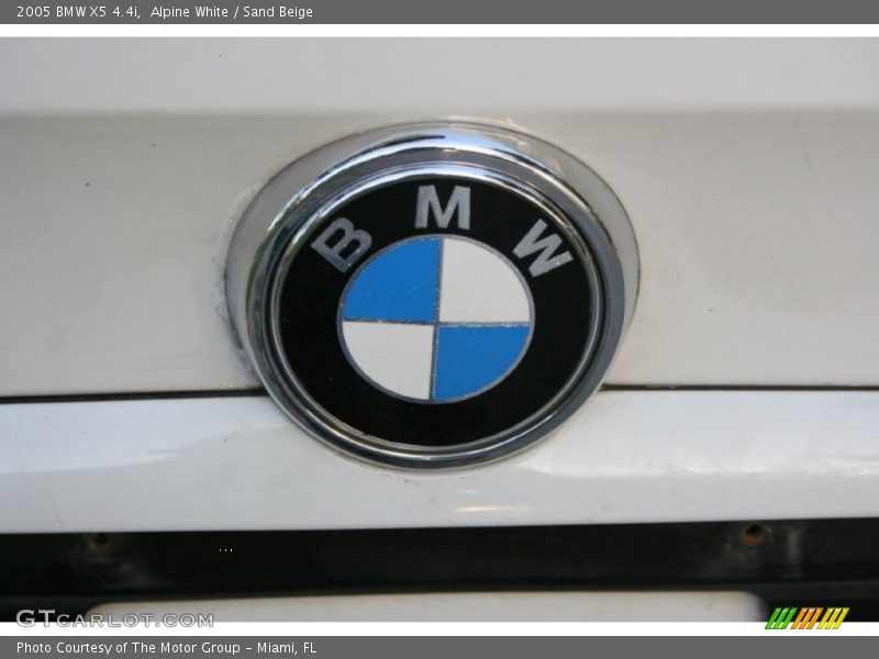 Alpine White / Sand Beige 2005 BMW X5 4.4i