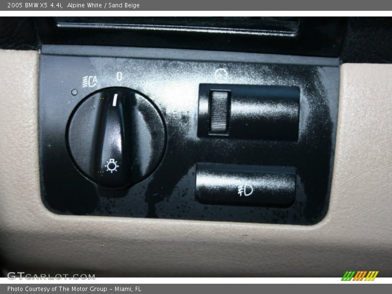 Alpine White / Sand Beige 2005 BMW X5 4.4i