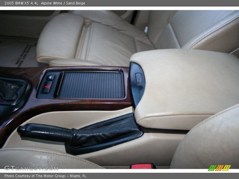 Alpine White / Sand Beige 2005 BMW X5 4.4i