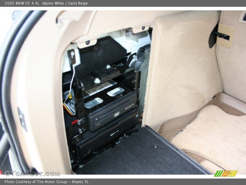 Alpine White / Sand Beige 2005 BMW X5 4.4i