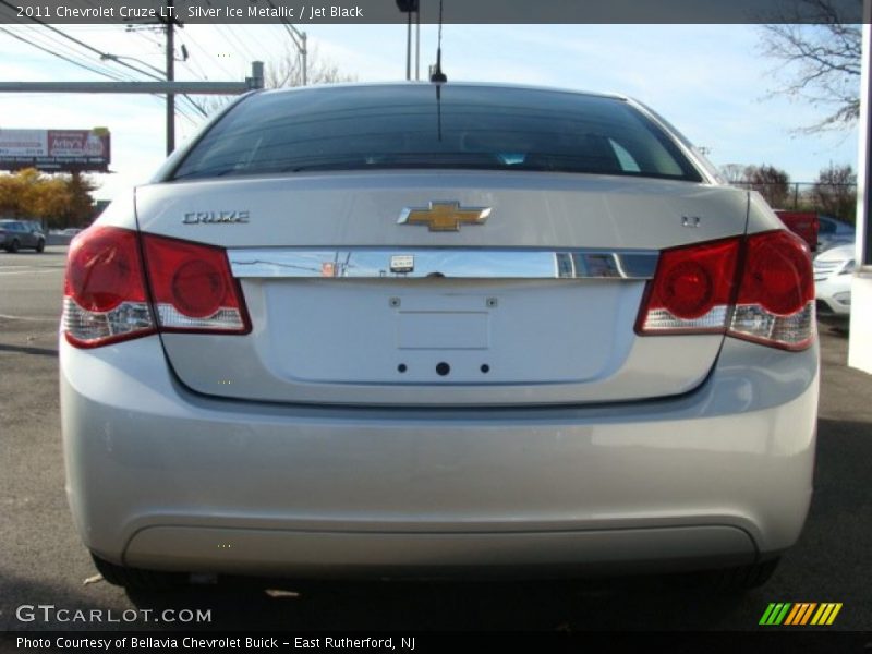 Silver Ice Metallic / Jet Black 2011 Chevrolet Cruze LT
