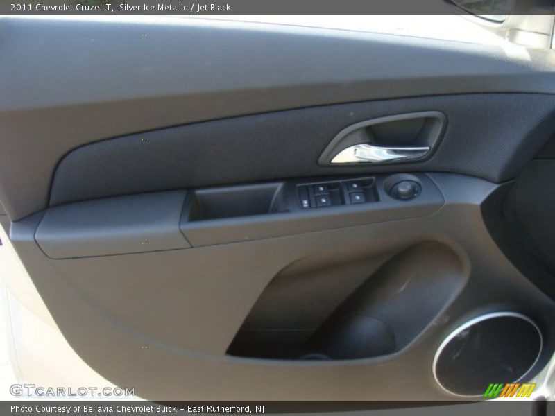 Silver Ice Metallic / Jet Black 2011 Chevrolet Cruze LT