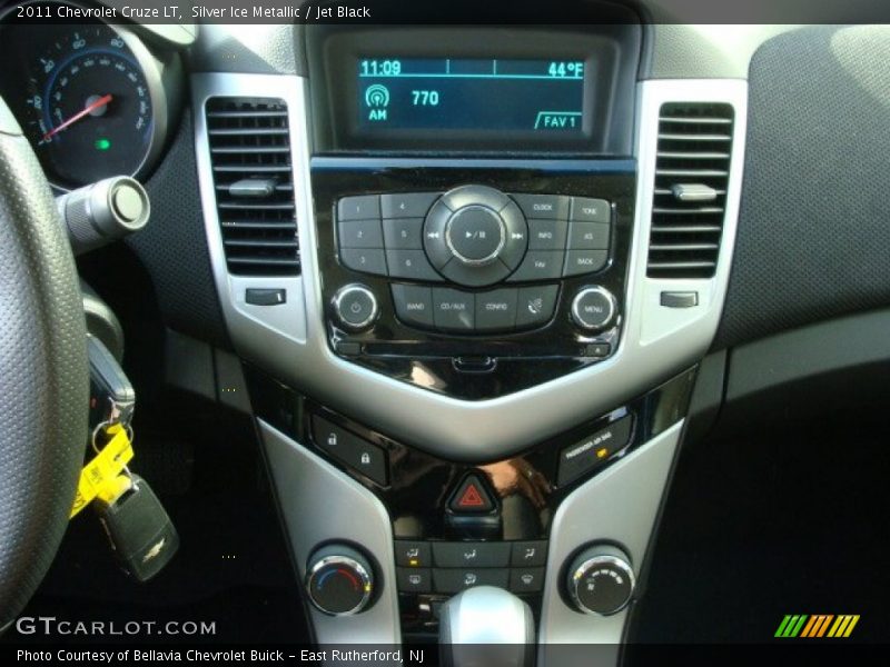 Silver Ice Metallic / Jet Black 2011 Chevrolet Cruze LT