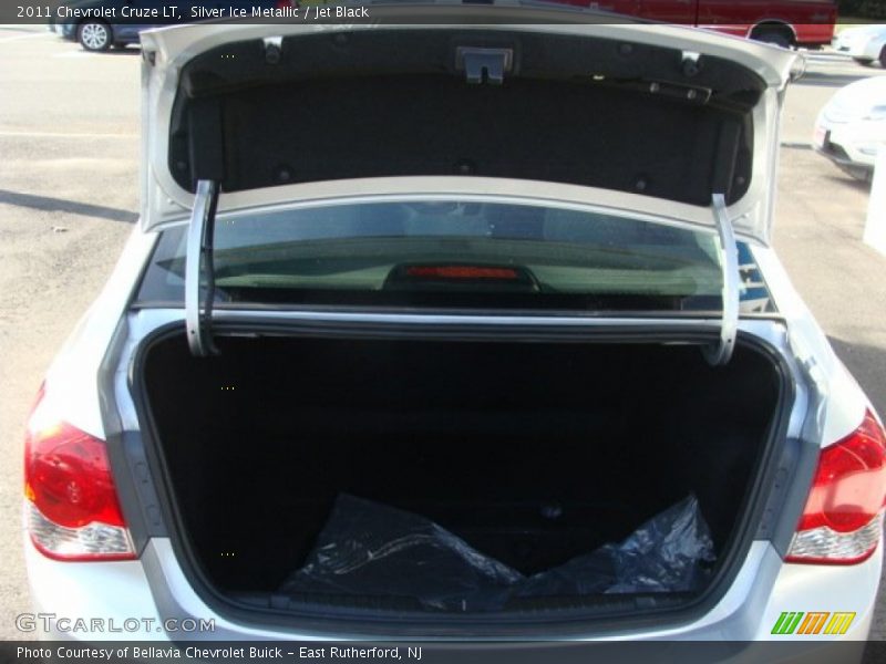 Silver Ice Metallic / Jet Black 2011 Chevrolet Cruze LT