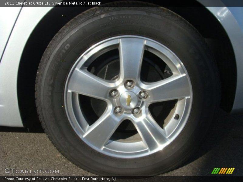 Silver Ice Metallic / Jet Black 2011 Chevrolet Cruze LT