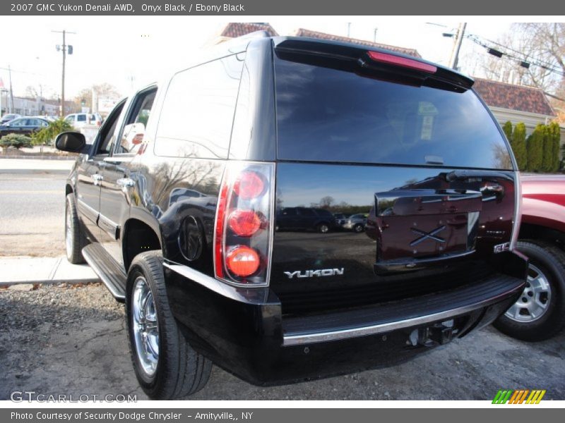 Onyx Black / Ebony Black 2007 GMC Yukon Denali AWD