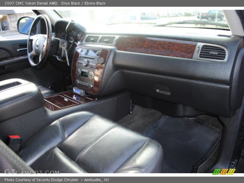 Onyx Black / Ebony Black 2007 GMC Yukon Denali AWD