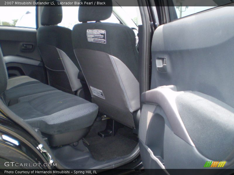 Labrador Black Pearl / Black 2007 Mitsubishi Outlander LS