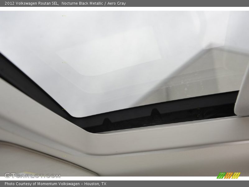 Nocturne Black Metallic / Aero Gray 2012 Volkswagen Routan SEL
