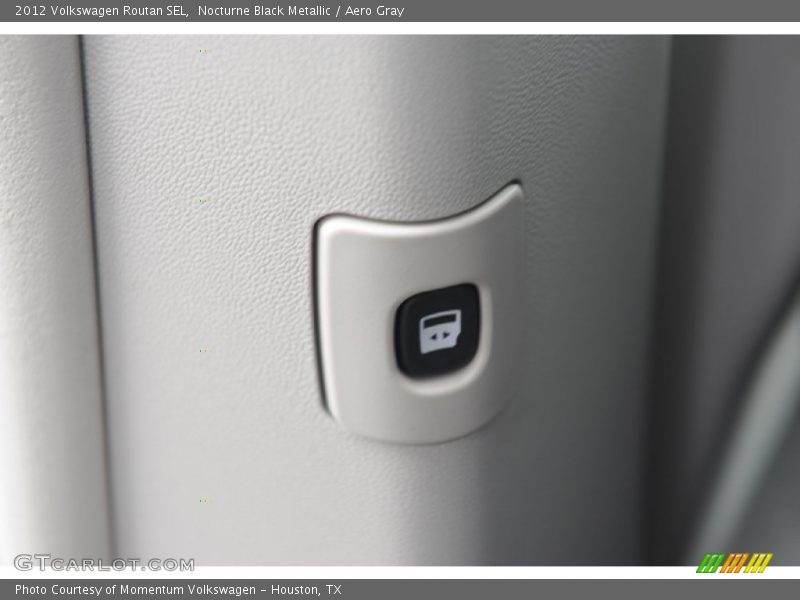 Nocturne Black Metallic / Aero Gray 2012 Volkswagen Routan SEL