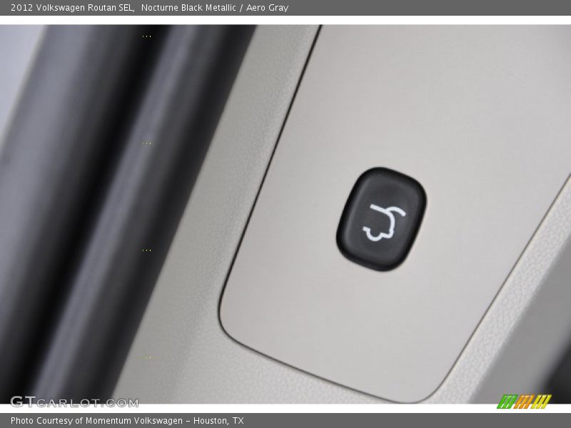 Nocturne Black Metallic / Aero Gray 2012 Volkswagen Routan SEL