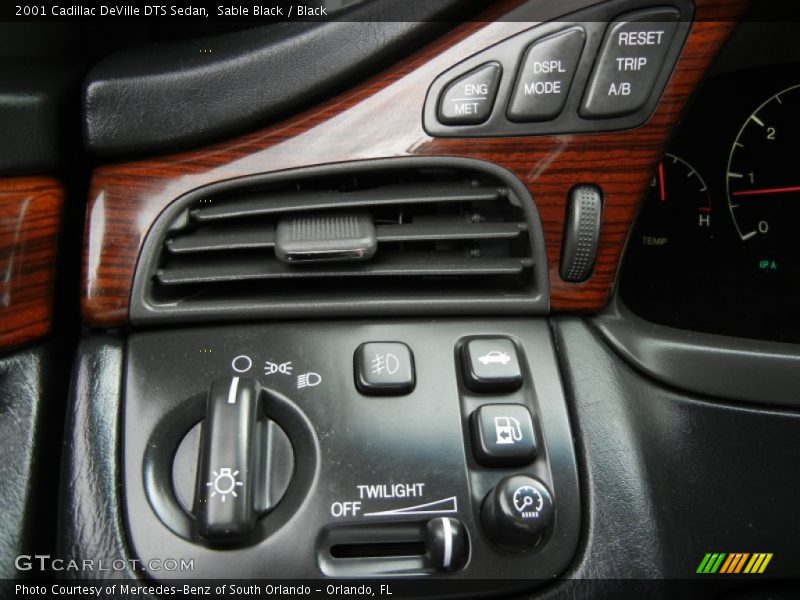 Controls of 2001 DeVille DTS Sedan