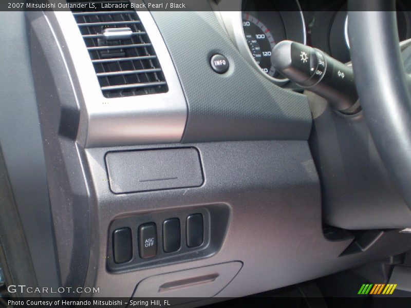Labrador Black Pearl / Black 2007 Mitsubishi Outlander LS