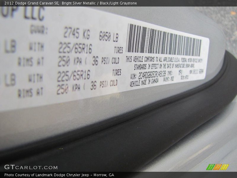 Bright Silver Metallic / Black/Light Graystone 2012 Dodge Grand Caravan SE