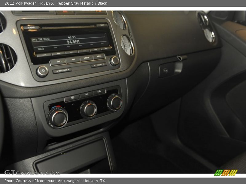 Pepper Gray Metallic / Black 2012 Volkswagen Tiguan S