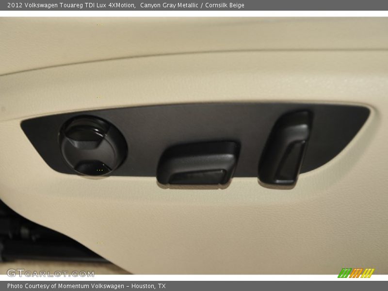 Canyon Gray Metallic / Cornsilk Beige 2012 Volkswagen Touareg TDI Lux 4XMotion
