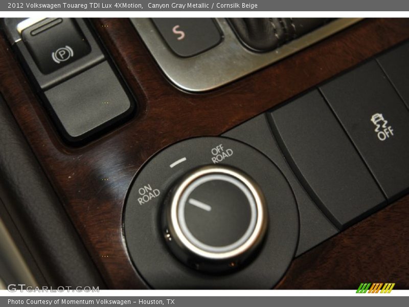 Canyon Gray Metallic / Cornsilk Beige 2012 Volkswagen Touareg TDI Lux 4XMotion