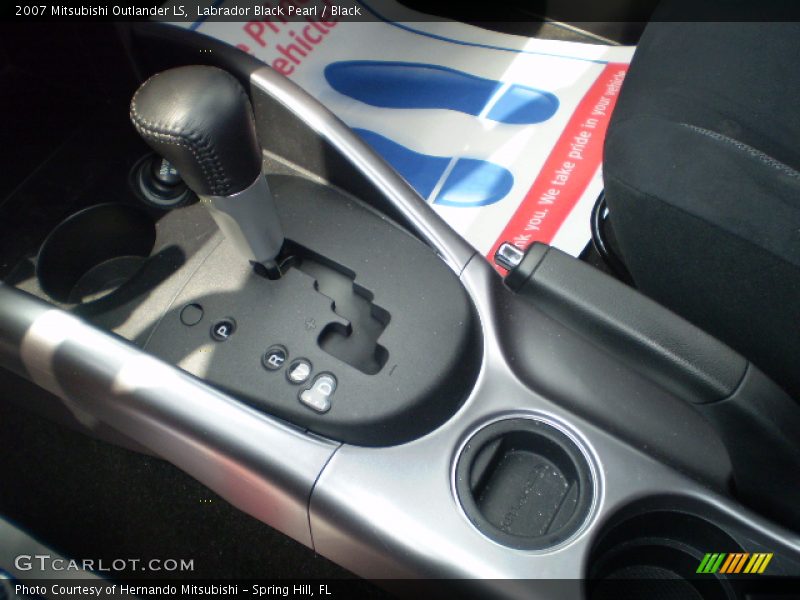 Labrador Black Pearl / Black 2007 Mitsubishi Outlander LS