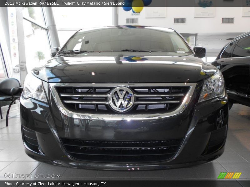 Twilight Gray Metallic / Sierra Sand 2012 Volkswagen Routan SEL