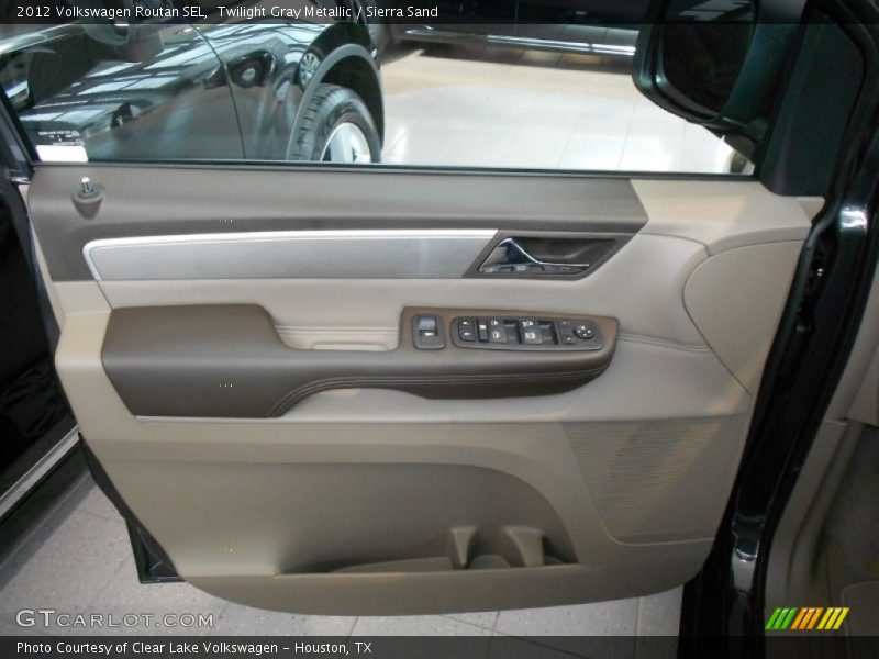 Door Panel of 2012 Routan SEL