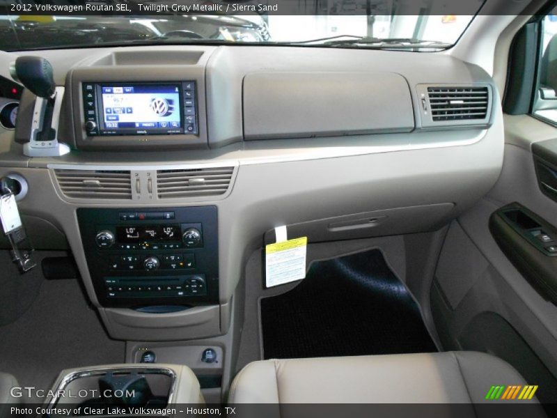 Twilight Gray Metallic / Sierra Sand 2012 Volkswagen Routan SEL