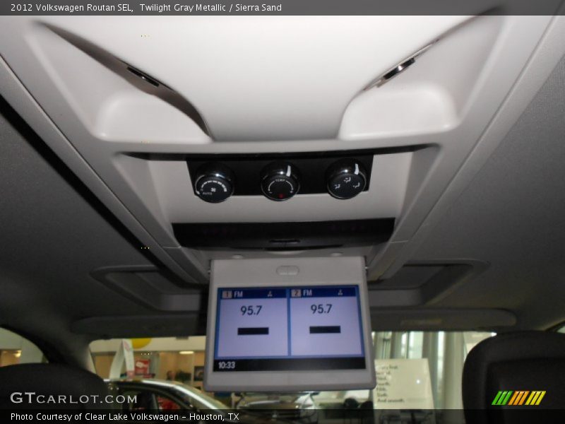 Twilight Gray Metallic / Sierra Sand 2012 Volkswagen Routan SEL