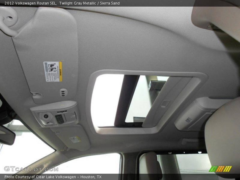 Sunroof of 2012 Routan SEL