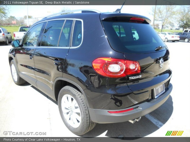 Deep Black Metallic / Sandstone 2011 Volkswagen Tiguan SE
