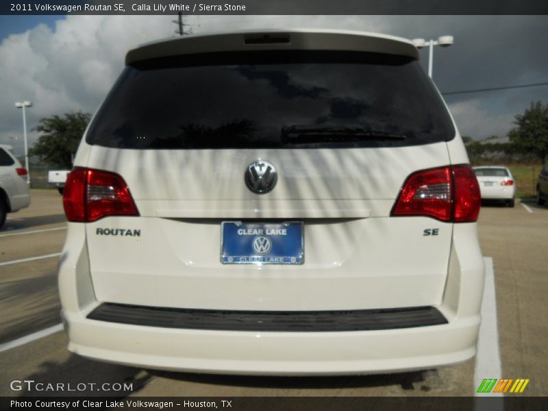 Calla Lily White / Sierra Stone 2011 Volkswagen Routan SE