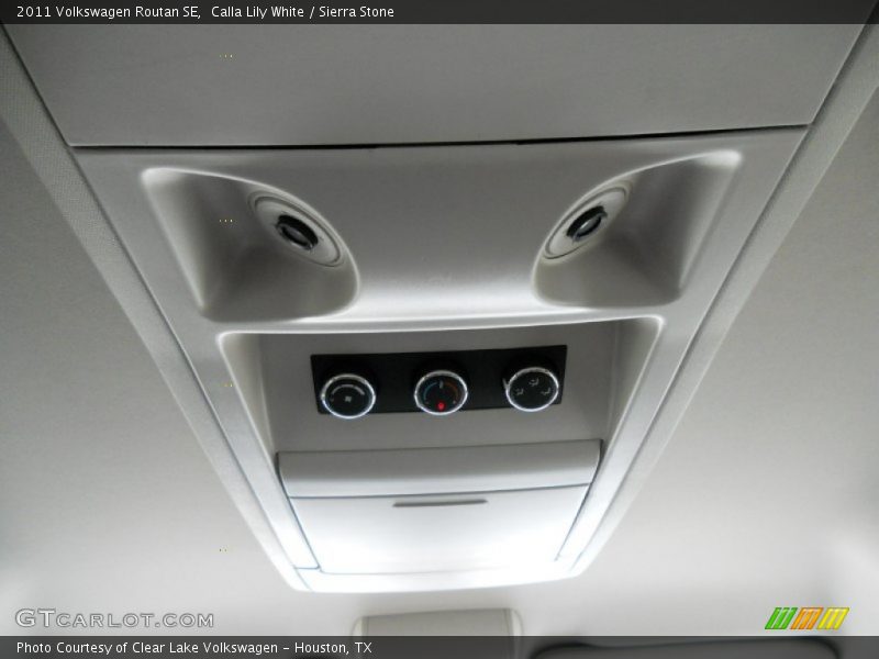 Calla Lily White / Sierra Stone 2011 Volkswagen Routan SE