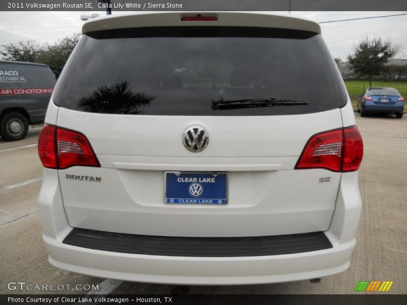 Calla Lily White / Sierra Stone 2011 Volkswagen Routan SE