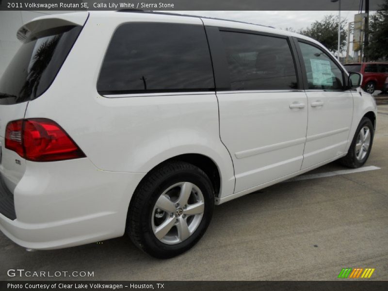 Calla Lily White / Sierra Stone 2011 Volkswagen Routan SE