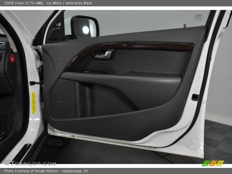Ice White / Anthracite Black 2008 Volvo XC70 AWD