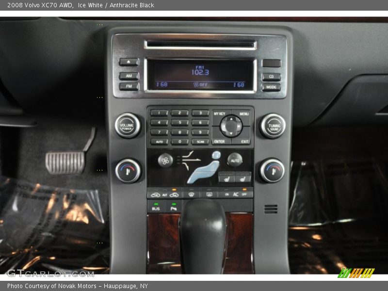 Ice White / Anthracite Black 2008 Volvo XC70 AWD