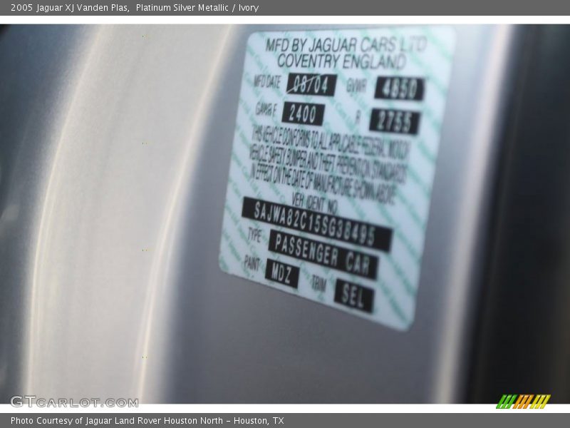 Platinum Silver Metallic / Ivory 2005 Jaguar XJ Vanden Plas