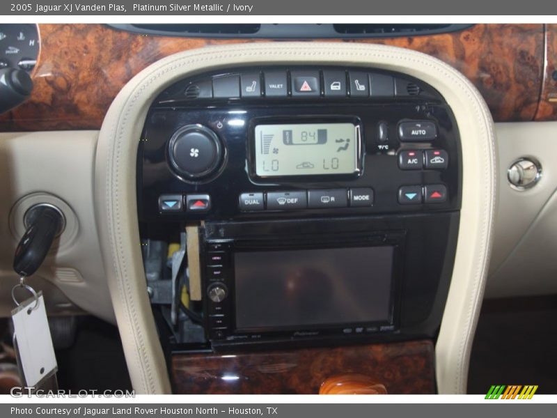 Platinum Silver Metallic / Ivory 2005 Jaguar XJ Vanden Plas