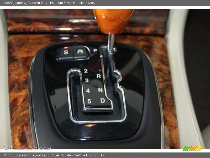 Platinum Silver Metallic / Ivory 2005 Jaguar XJ Vanden Plas