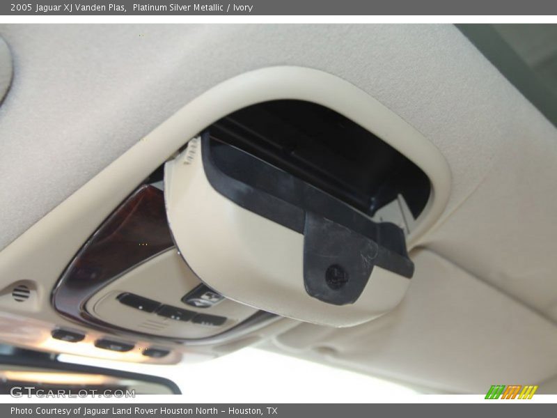Platinum Silver Metallic / Ivory 2005 Jaguar XJ Vanden Plas