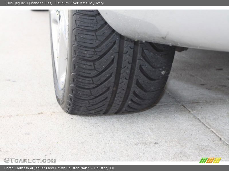 Platinum Silver Metallic / Ivory 2005 Jaguar XJ Vanden Plas