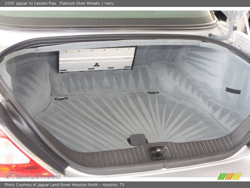 Platinum Silver Metallic / Ivory 2005 Jaguar XJ Vanden Plas
