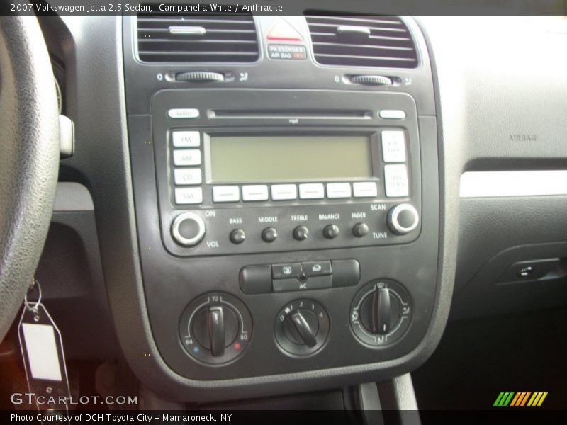 Controls of 2007 Jetta 2.5 Sedan