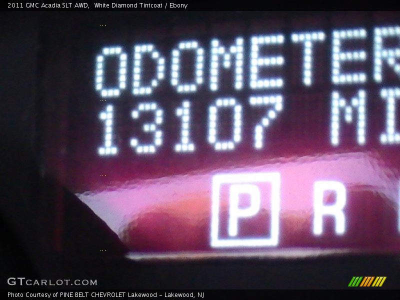 White Diamond Tintcoat / Ebony 2011 GMC Acadia SLT AWD