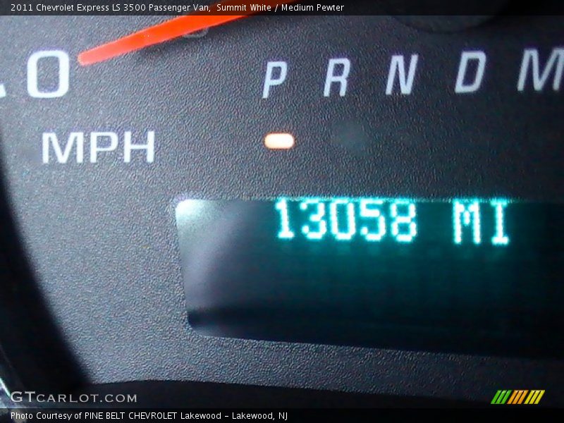 Summit White / Medium Pewter 2011 Chevrolet Express LS 3500 Passenger Van