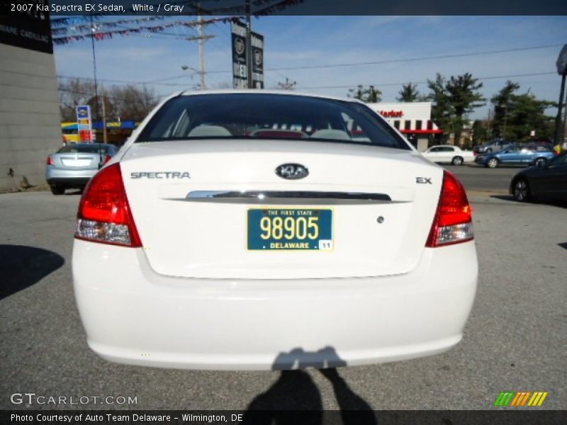 White / Gray 2007 Kia Spectra EX Sedan