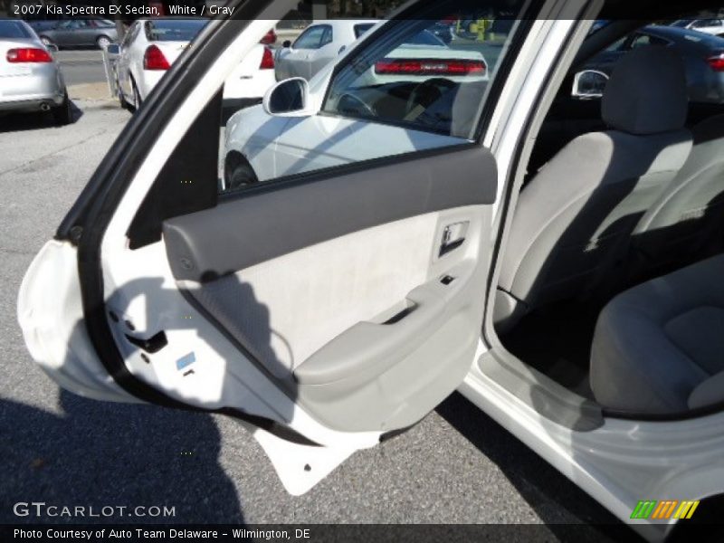 White / Gray 2007 Kia Spectra EX Sedan
