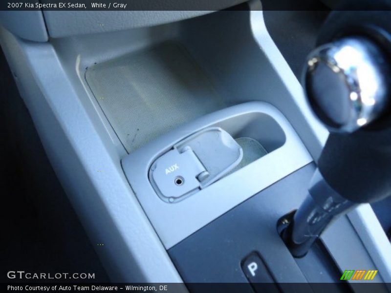 White / Gray 2007 Kia Spectra EX Sedan