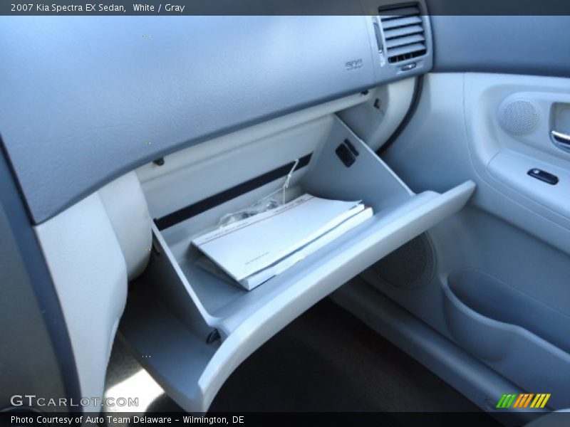 White / Gray 2007 Kia Spectra EX Sedan