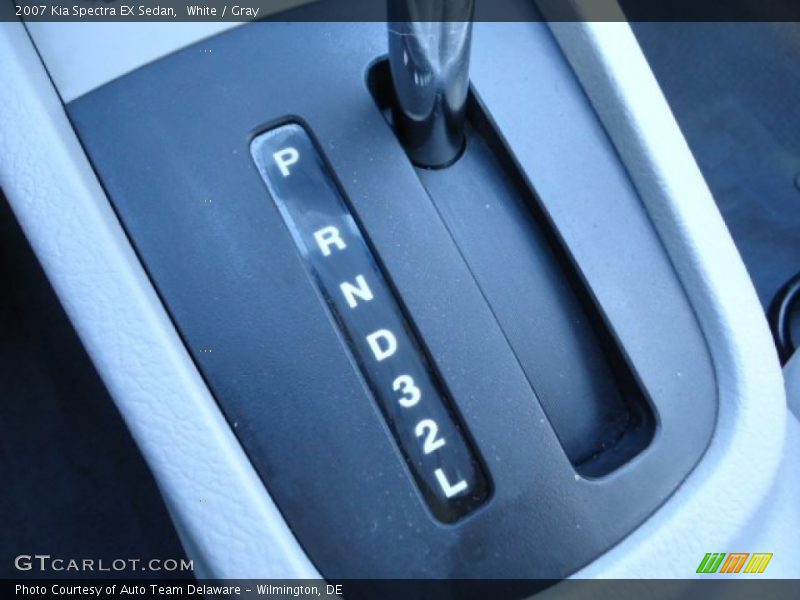 White / Gray 2007 Kia Spectra EX Sedan