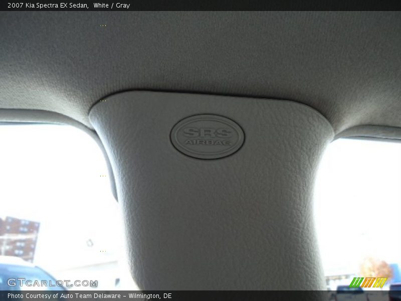 White / Gray 2007 Kia Spectra EX Sedan