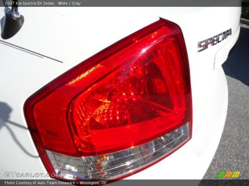White / Gray 2007 Kia Spectra EX Sedan